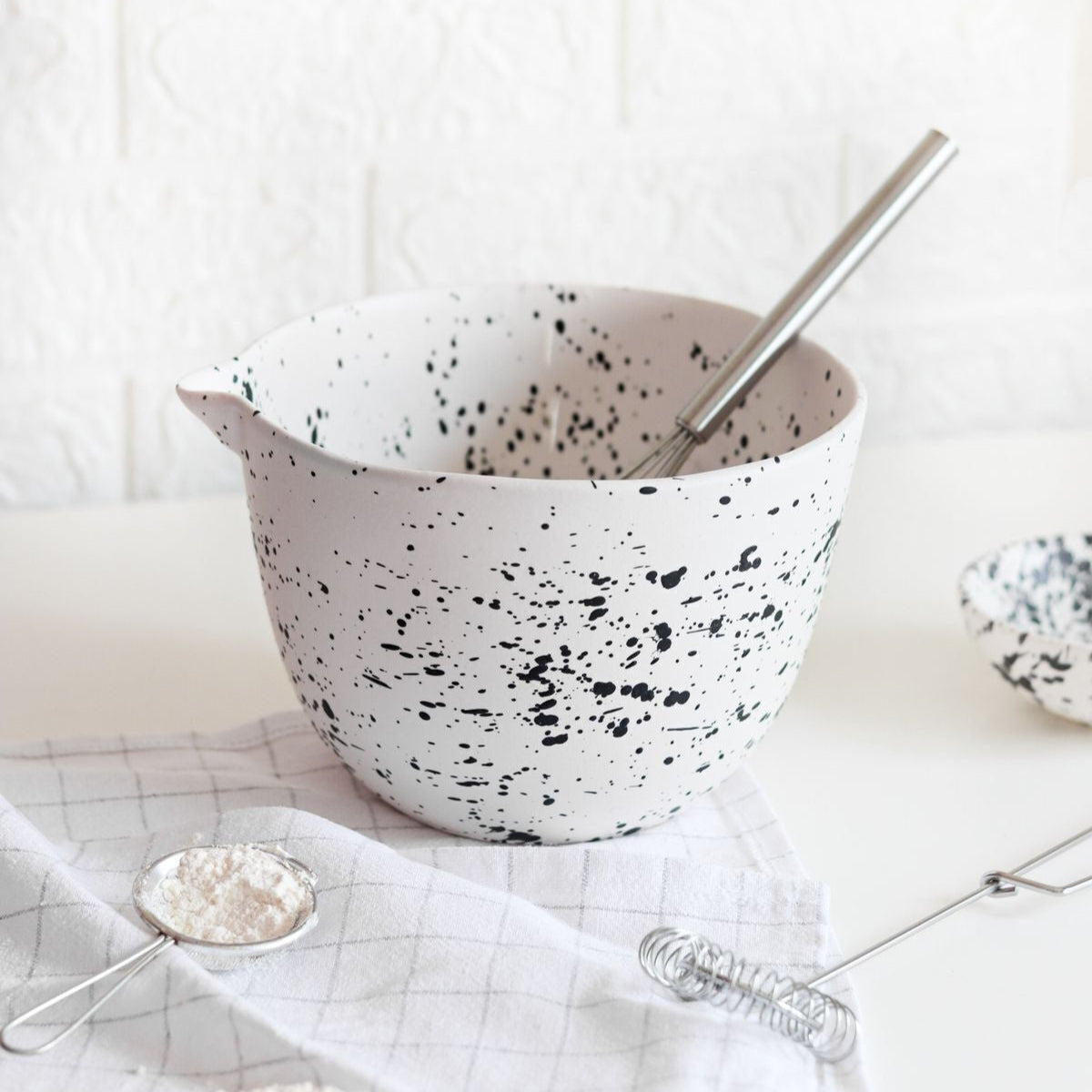 Ceramic Spotted Bowl 2250 ml