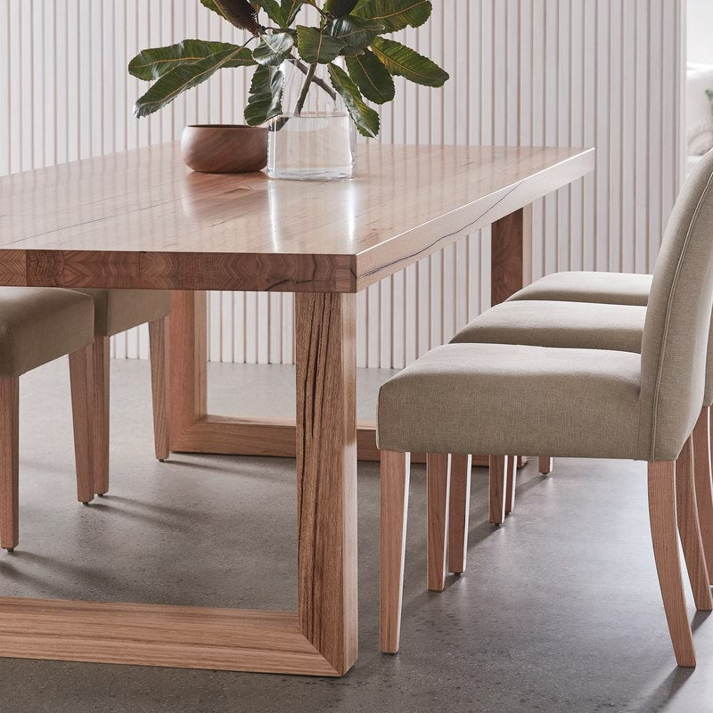 Avber Dining Table